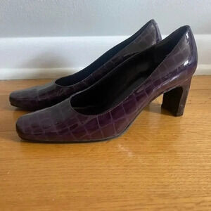 Bandolino Purple Snake Skin Heels